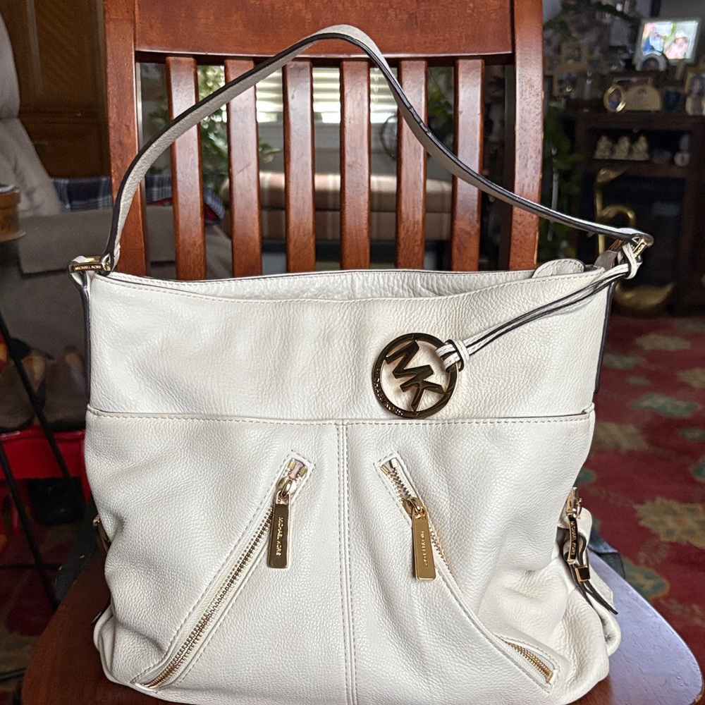 Michael Kors Cream leather Shoulder Bag with Gold Accents